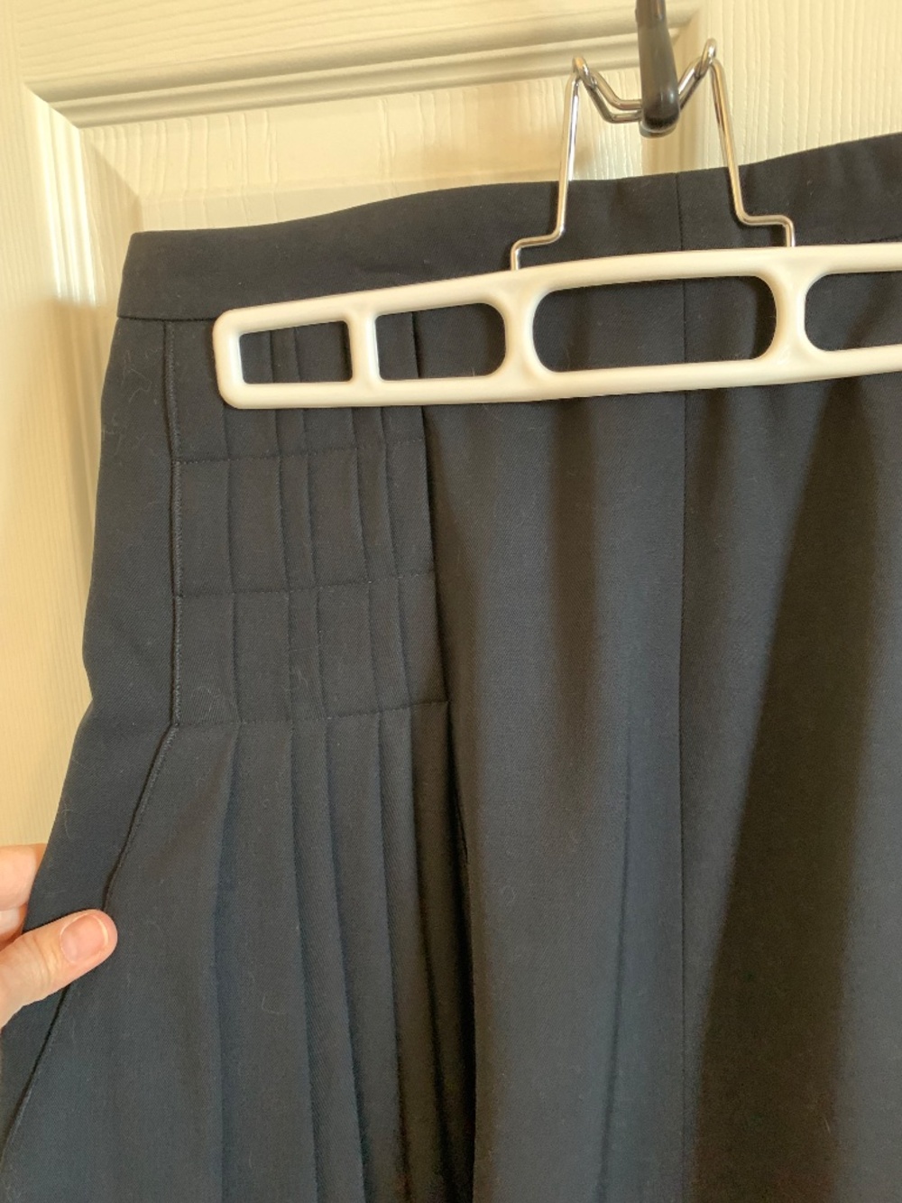 VINTAGE Akris lined navy wool skirt, sz 6 - Picture 2 of 12